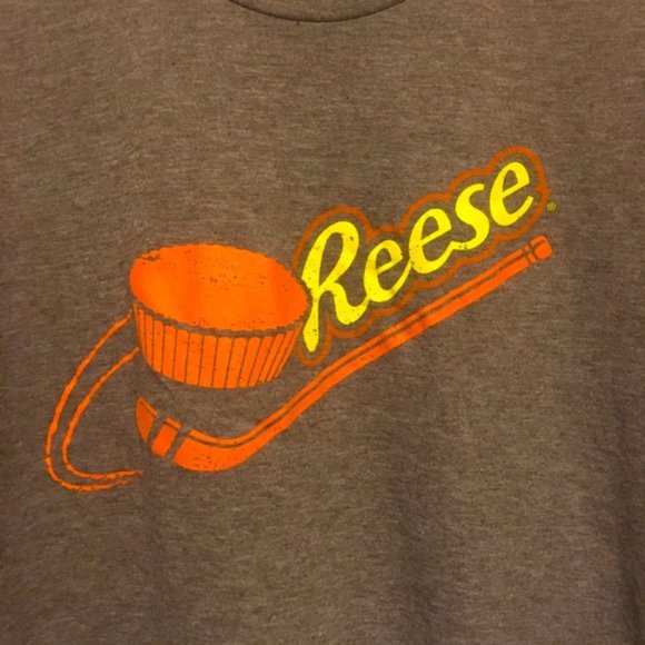 Reese Peanut Butter Cups Hockey T-Shirt Large - Picture 2 of 3